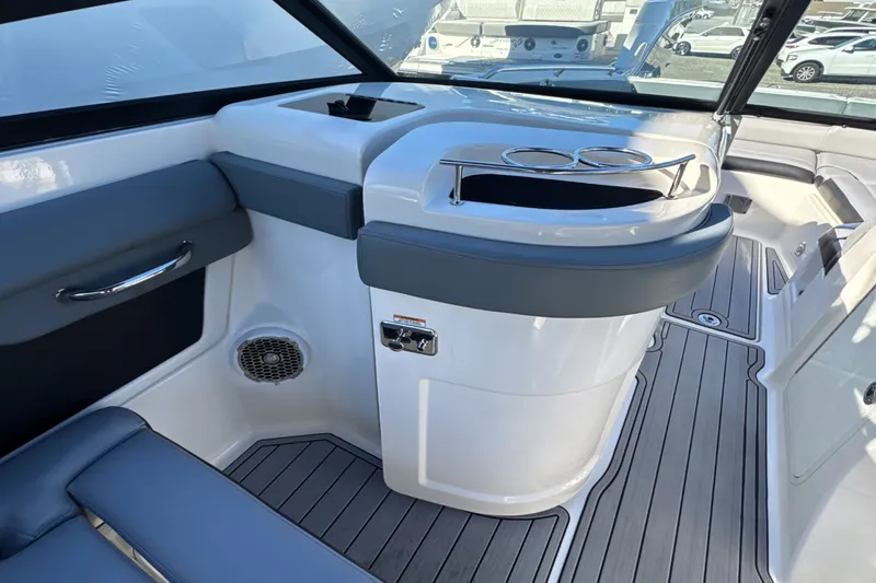 Slide: The Image of Sea Ray SDX 270 2017 - 26