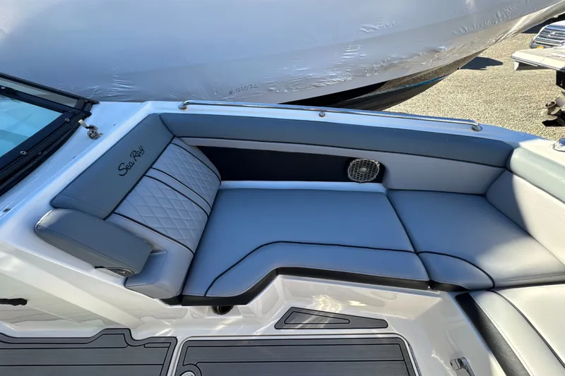 Slide: The Image of Sea Ray SDX 270 2017 - 29