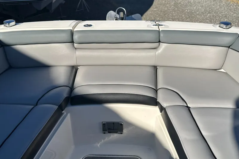 Slide: The Image of Sea Ray SDX 270 2017 - 30