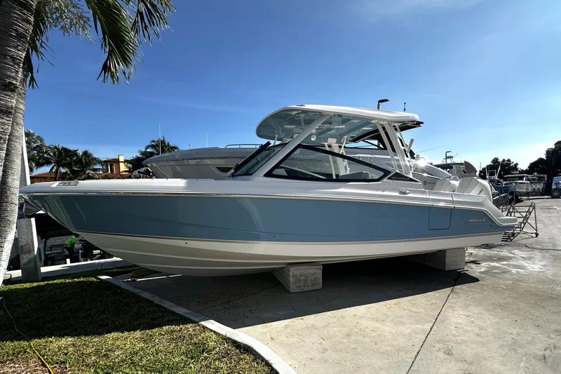 Slide: The Image of Boston Whaler 280 Vantage 2026 - 2