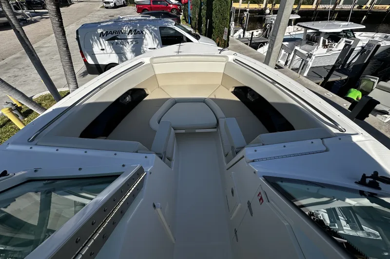 Slide: The Image of Boston Whaler 280 Vantage 2026 - 25