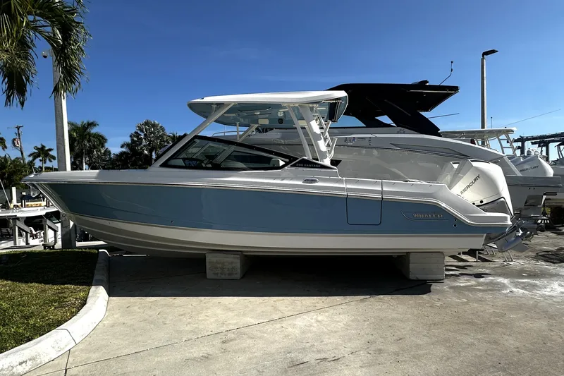 Slide: The Image of Boston Whaler 280 Vantage 2026 - 3