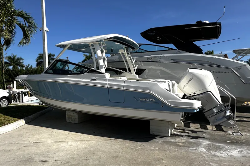 Slide: The Image of Boston Whaler 280 Vantage 2026 - 4