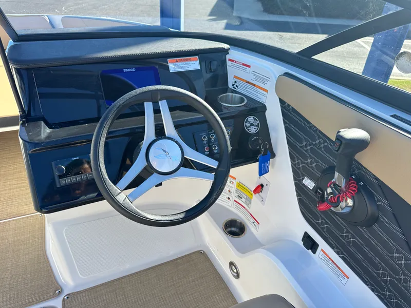 Slide: The Image of Sea Ray SPX 210 2026 - 11