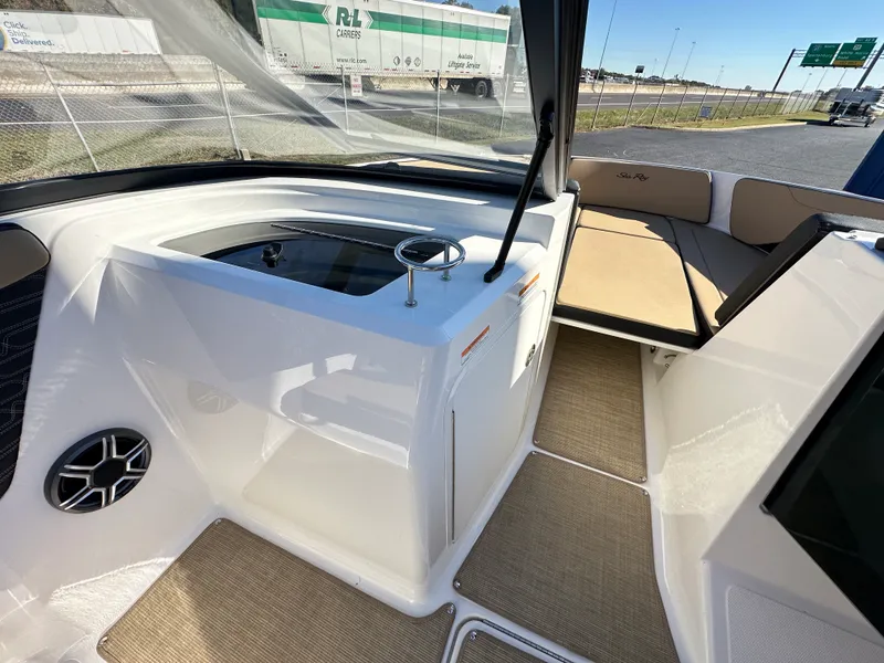 Slide: The Image of Sea Ray SPX 210 2026 - 12