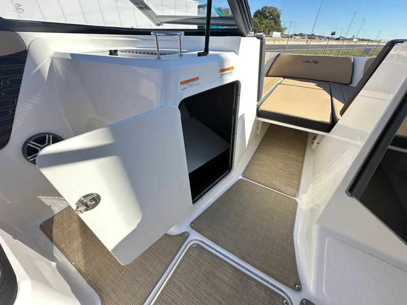 Slide: The Image of Sea Ray SPX 210 2026 - 13