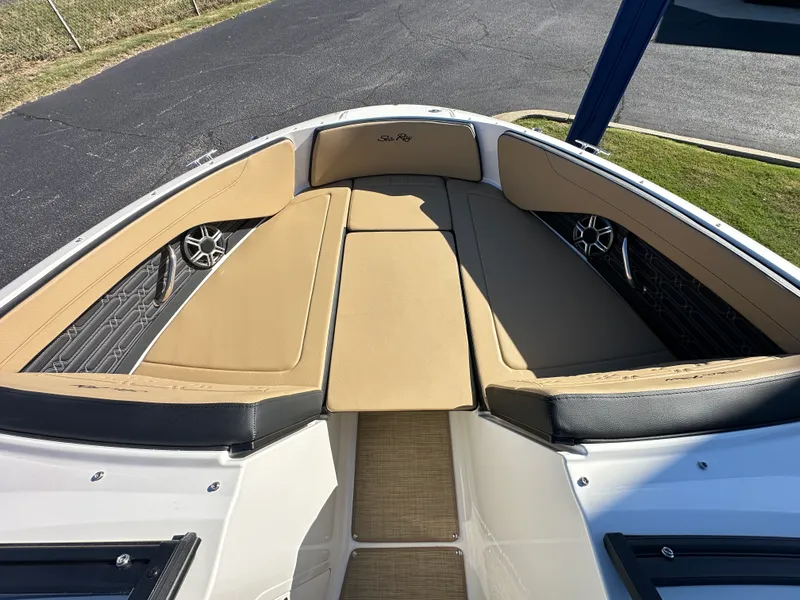 Slide: The Image of Sea Ray SPX 210 2026 - 14