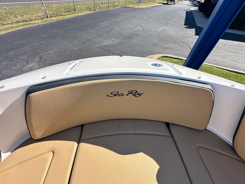 Slide: The Image of Sea Ray SPX 210 2026 - 17