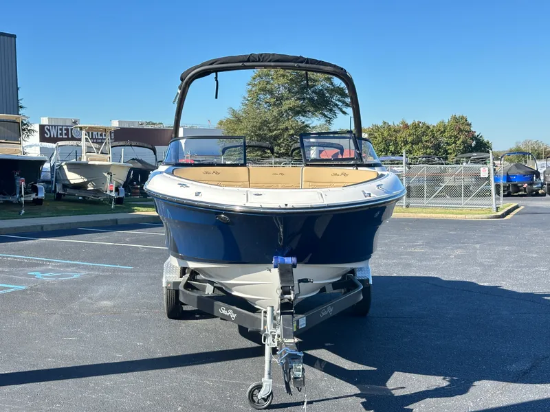 Slide: The Image of Sea Ray SPX 210 2026 - 4