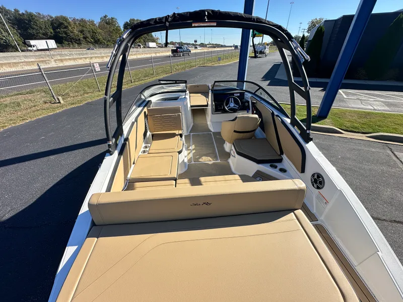 Slide: The Image of Sea Ray SPX 210 2026 - 6