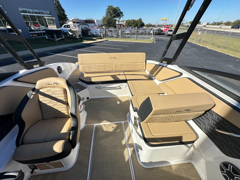 Slide: The Image of Sea Ray SPX 210 2026 - 7