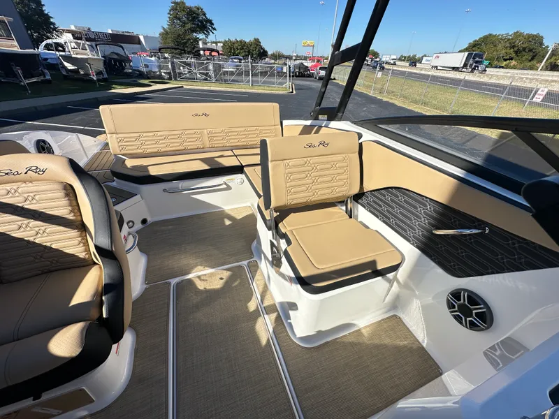 Slide: The Image of Sea Ray SPX 210 2026 - 8