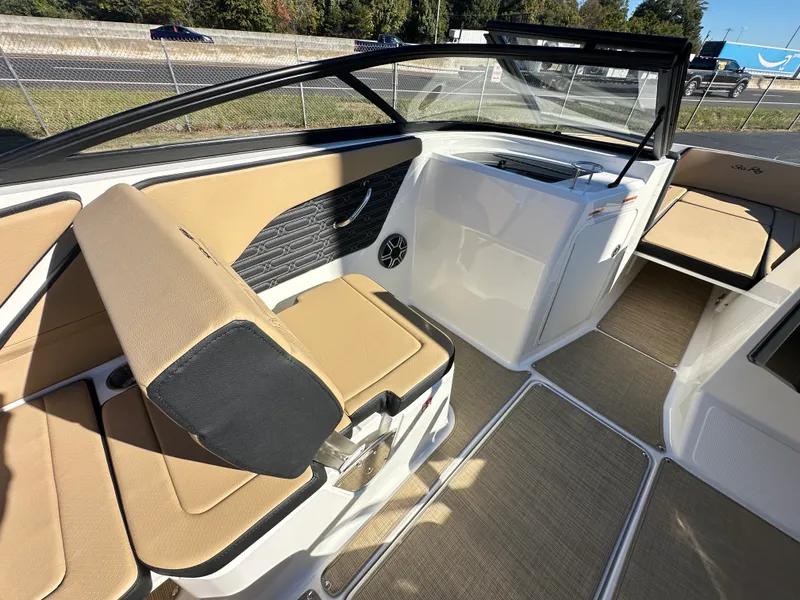 Slide: The Image of Sea Ray SPX 210 2026 - 9