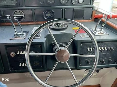 Slide: The Image of Sea Ray 390 Express Cruiser 1987 - 12622782