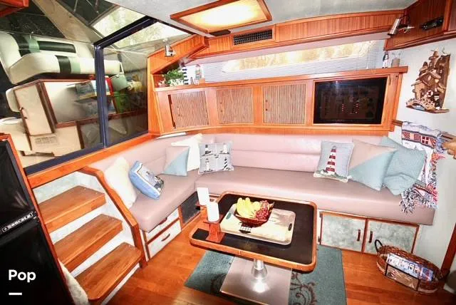 Slide: The Image of Sea Ray 390 Express Cruiser 1987 - 12622764