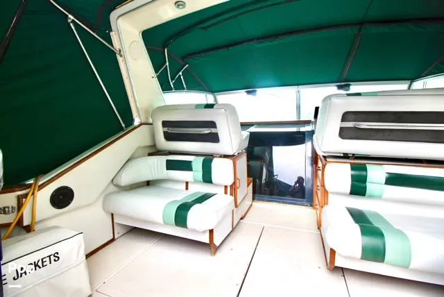 Slide: The Image of Sea Ray 390 Express Cruiser 1987 - 12622757
