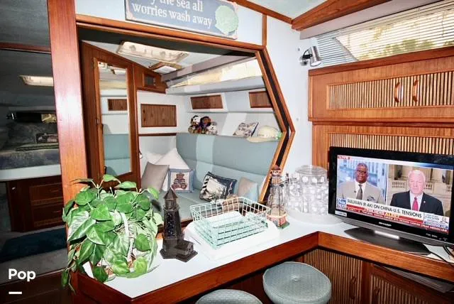 Slide: The Image of Sea Ray 390 Express Cruiser 1987 - 12622759
