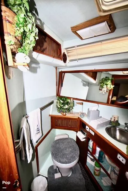 Slide: The Image of Sea Ray 390 Express Cruiser 1987 - 12622762