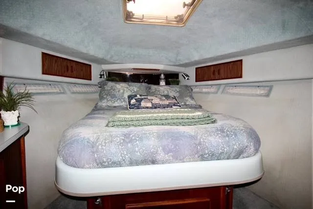 Slide: The Image of Sea Ray 390 Express Cruiser 1987 - 12622760