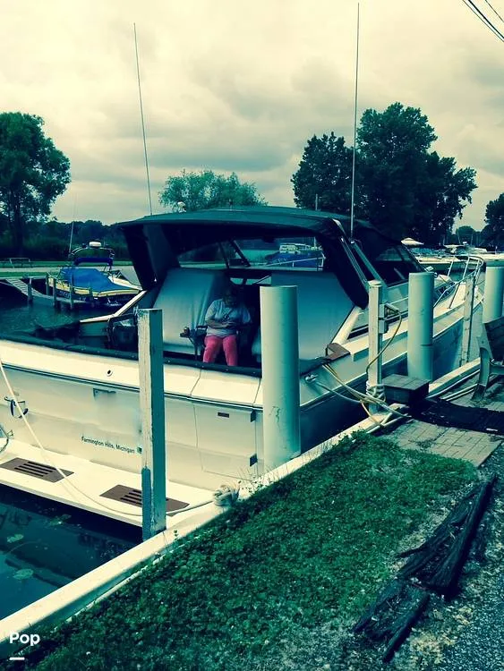 Slide: The Image of Sea Ray 390 Express Cruiser 1987 - 12622748