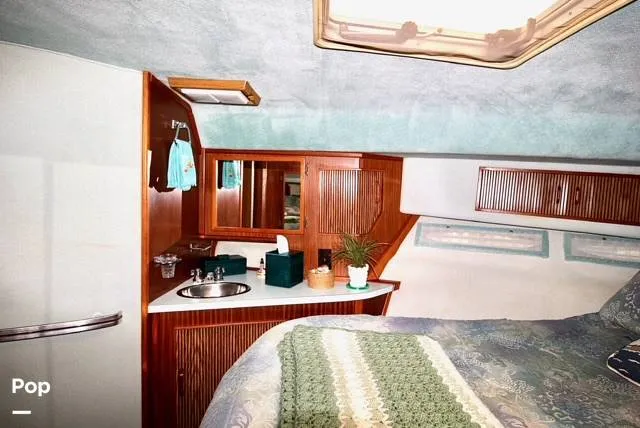 Slide: The Image of Sea Ray 390 Express Cruiser 1987 - 12622761