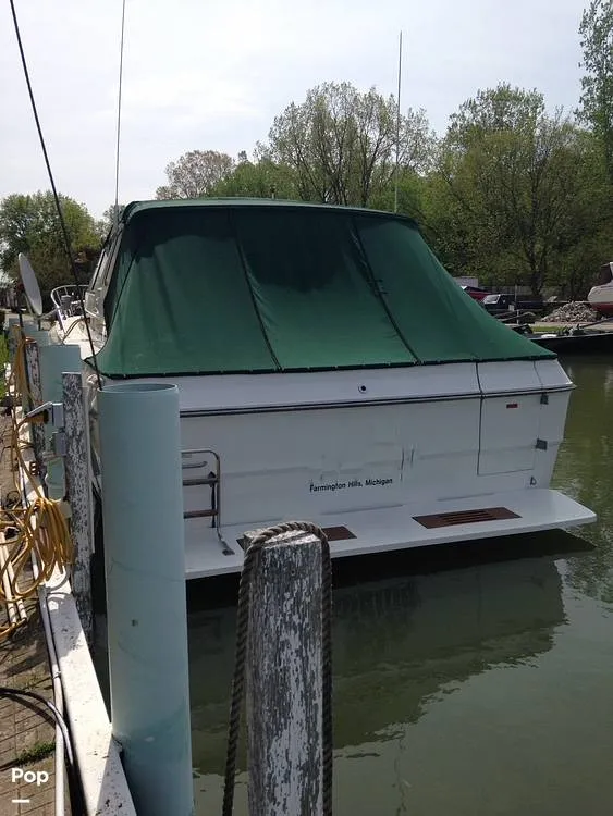 Slide: The Image of Sea Ray 390 Express Cruiser 1987 - 12622746