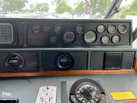 Slide: The Image of Sea Ray 390 Express Cruiser 1987 - 12622781