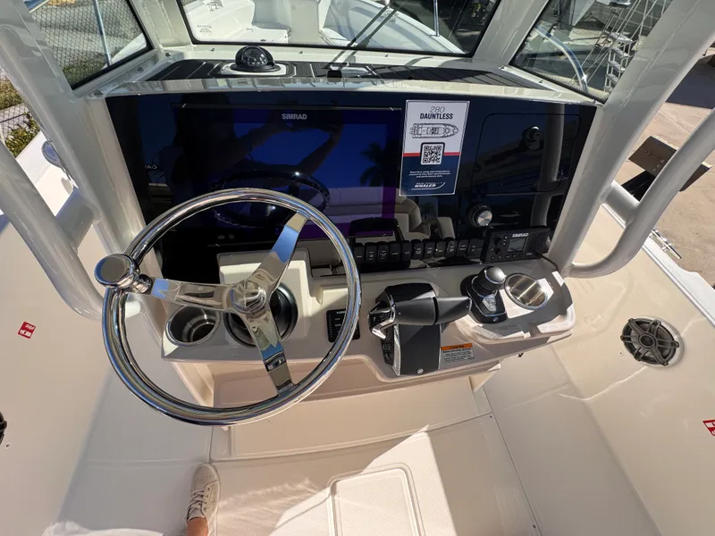 Slide: The Image of Boston Whaler 280 Dauntless 2026 - 18