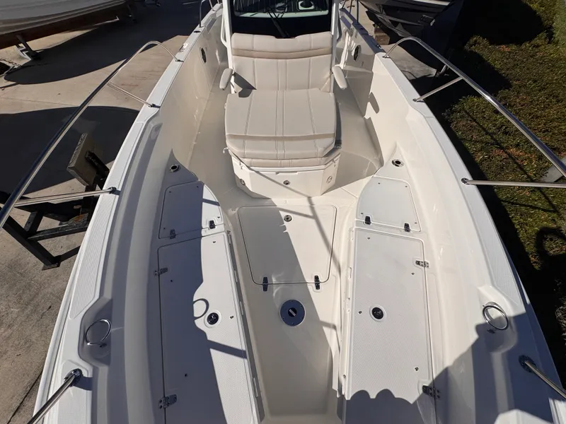 Slide: The Image of Boston Whaler 280 Dauntless 2026 - 22