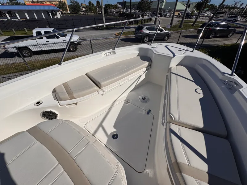 Slide: The Image of Boston Whaler 280 Dauntless 2026 - 25