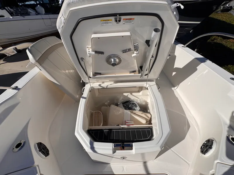 Slide: The Image of Boston Whaler 280 Dauntless 2026 - 28