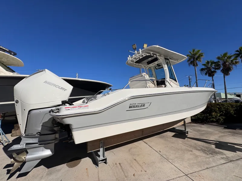 Slide: The Image of Boston Whaler 280 Dauntless 2026 - 7