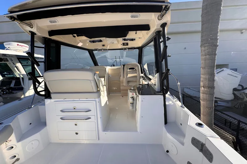 Slide: The Image of Boston Whaler 325 Conquest 2026 - 10