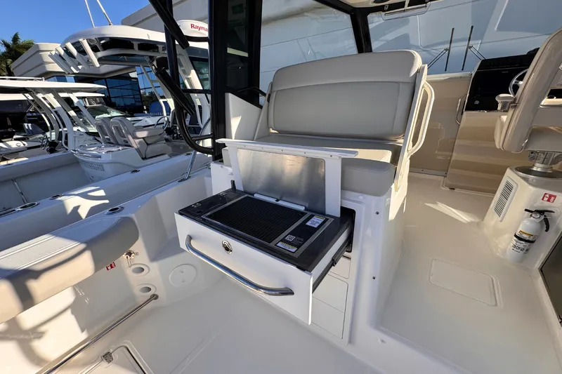 Slide: The Image of Boston Whaler 325 Conquest 2026 - 15