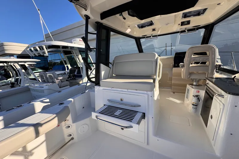 Slide: The Image of Boston Whaler 325 Conquest 2026 - 17