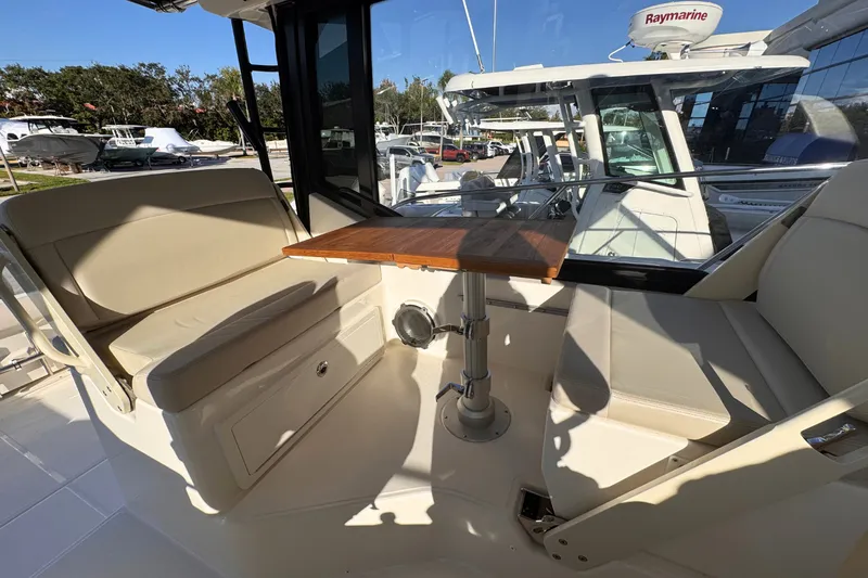 Slide: The Image of Boston Whaler 325 Conquest 2026 - 19
