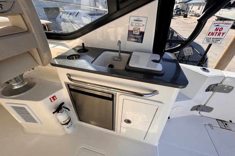 Slide: The Image of Boston Whaler 325 Conquest 2026 - 21