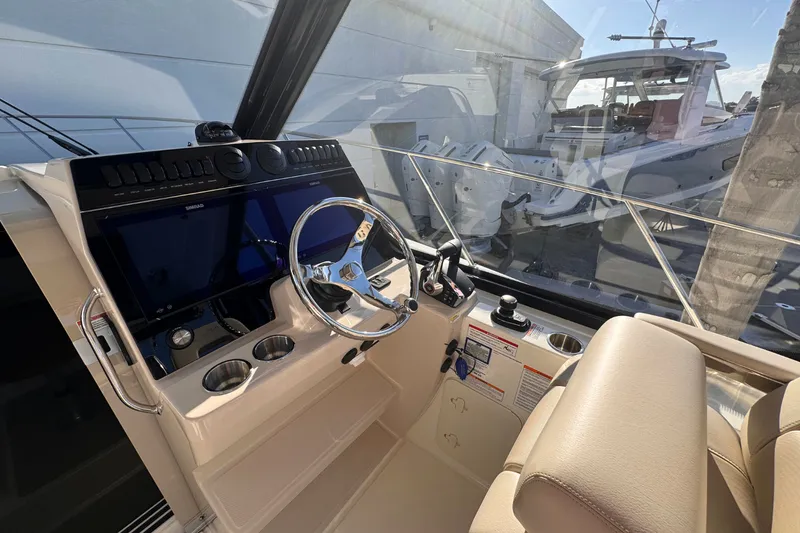 Slide: The Image of Boston Whaler 325 Conquest 2026 - 23