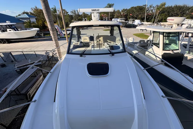 Slide: The Image of Boston Whaler 325 Conquest 2026 - 35