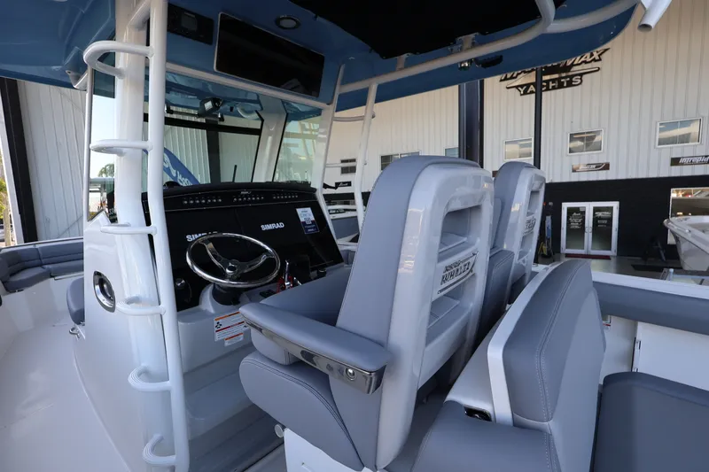 Slide: The Image of Boston Whaler 330 Outrage 2026 - 13