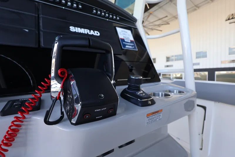 Slide: The Image of Boston Whaler 330 Outrage 2026 - 16