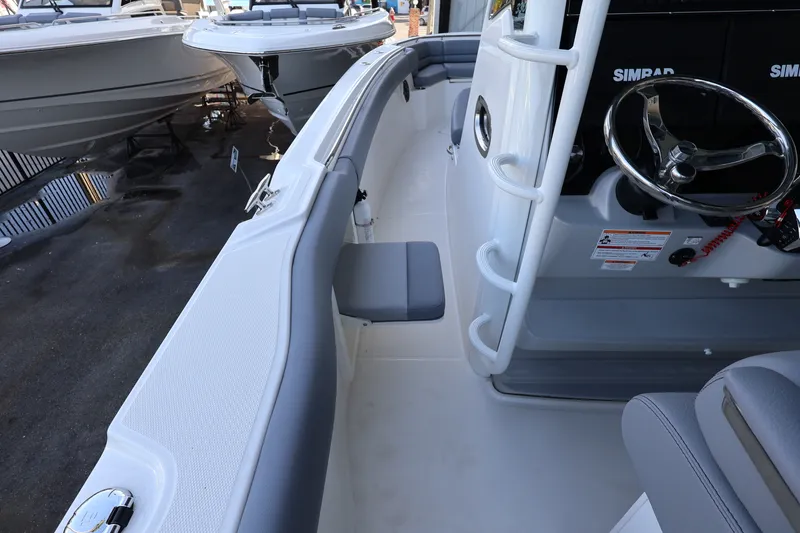 Slide: The Image of Boston Whaler 330 Outrage 2026 - 22