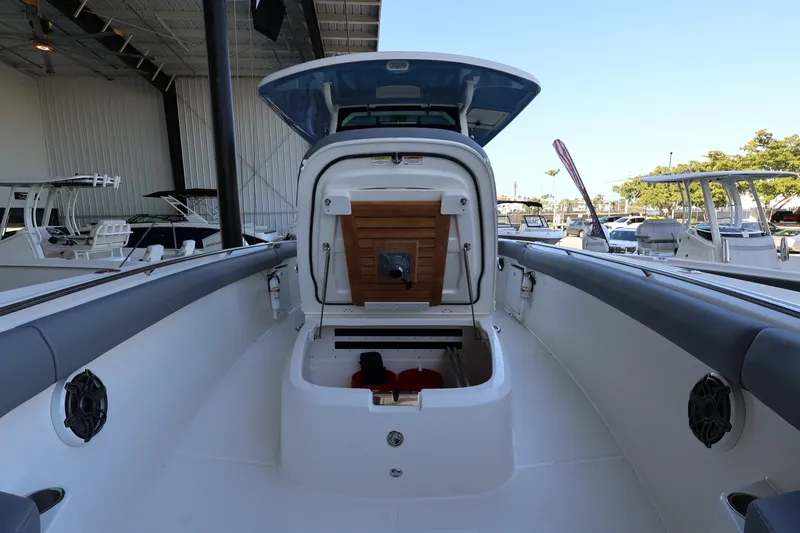 Slide: The Image of Boston Whaler 330 Outrage 2026 - 27