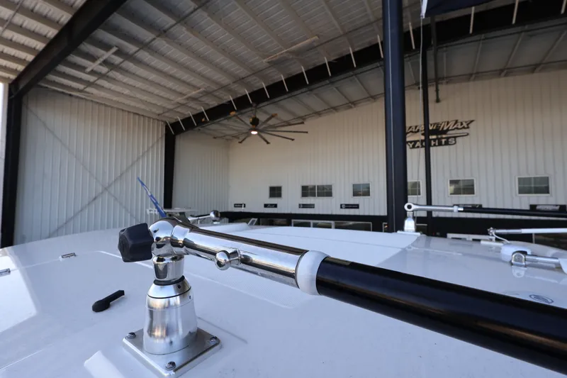 Slide: The Image of Boston Whaler 330 Outrage 2026 - 39