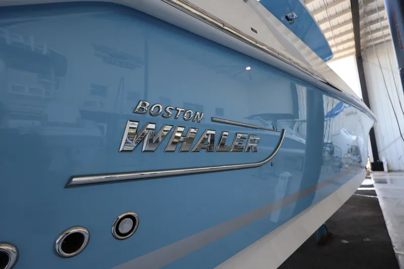 Slide: The Image of Boston Whaler 330 Outrage 2026 - 4