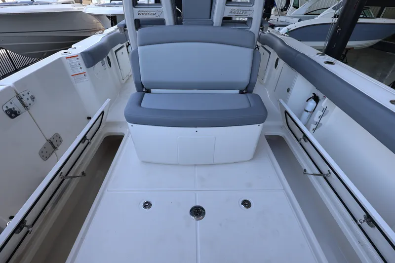 Slide: The Image of Boston Whaler 330 Outrage 2026 - 43