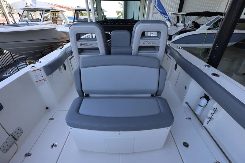 Slide: The Image of Boston Whaler 330 Outrage 2026 - 7
