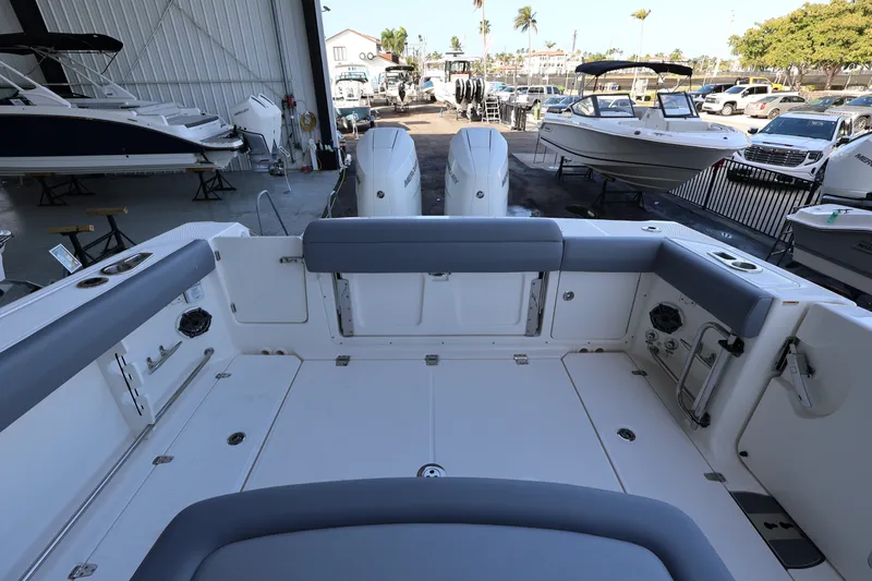 Slide: The Image of Boston Whaler 330 Outrage 2026 - 8