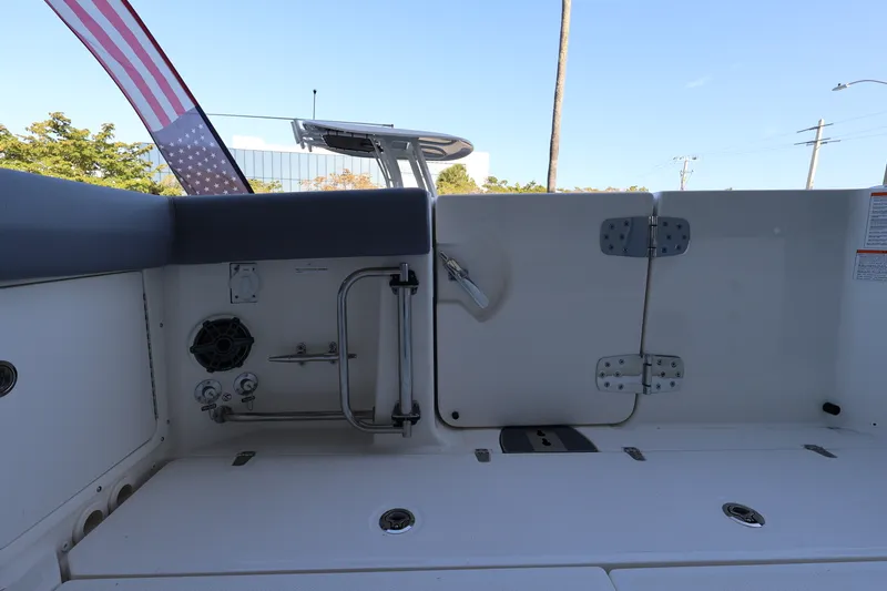 Slide: The Image of Boston Whaler 330 Outrage 2026 - 9