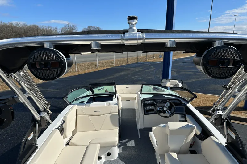 Slide: The Image of MasterCraft NXT22 2025 - 15